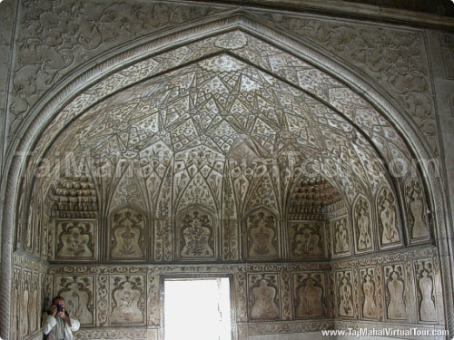 Inside view of Khas Mahal