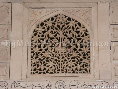 Beautiful stone carving in Deewan-A-Khaas