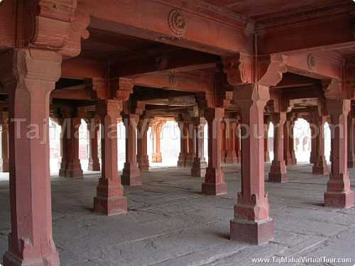pillars, on which Panch Mahal is based
