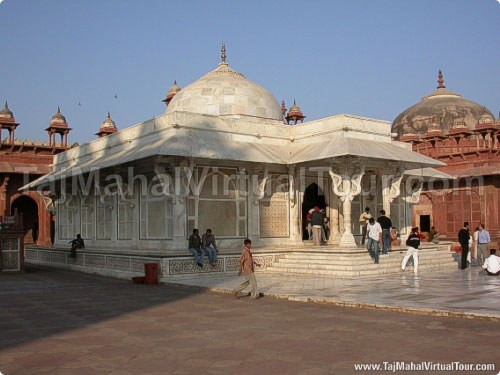 Side view of Dargah of Sheikh Salim Chisti