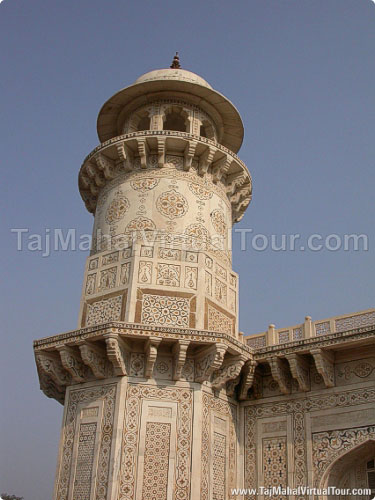 Minaret of Itmad-Ud-Daulah Tomb