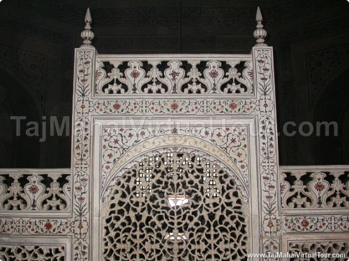 Interior of Taj Mahal around dummy graves