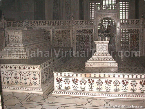 Dummy Graves on Shah Jahan and Mumtaz inside Taj Mahal