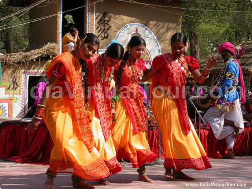 Artists from Chattisgarh