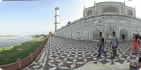 A closer view of Mausoleum towards the river Yamuna