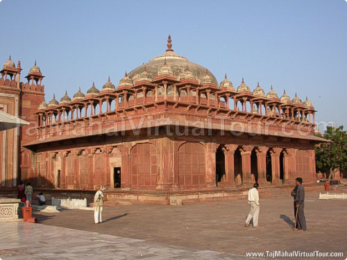 A beautiful structure in Dargah of Sheikh Salim Chisti Campus