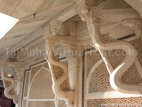 Another closer view of Dargah of Sheikh Salim Chisti