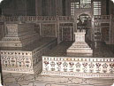 Dummy Graves on Shah Jahan and Mumtaz inside Taj Mahal