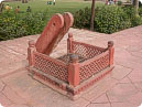 A well in front of Taj Museum